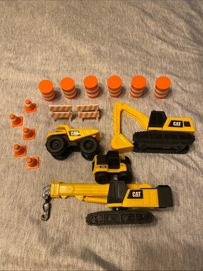 CATerpillar Toy Trucks Construction Equipment and Barricades